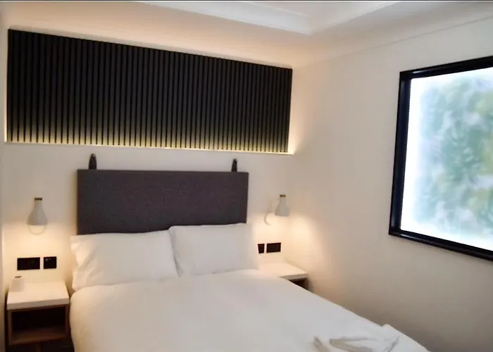 Top Cheap Hotels in Victoria, London