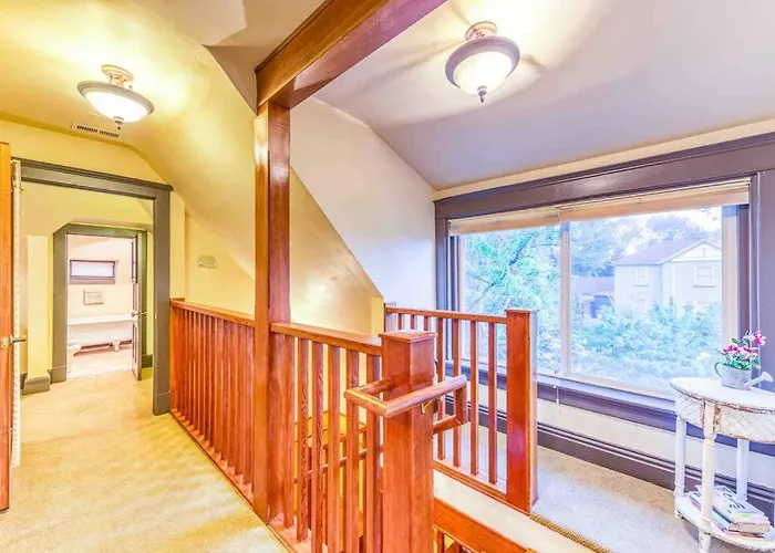 Premium Accommodations Near Grand Rapids Airport