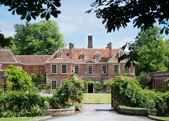 Discover the Best Winchester Hotels UK for a Memorable Getaway